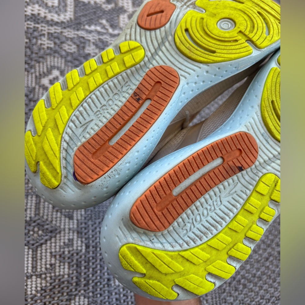 Brooks Glycerin 21 Womens 8.5 beige/grey Running Walking 1204081B195 Sneaker - Picture 16 of 16